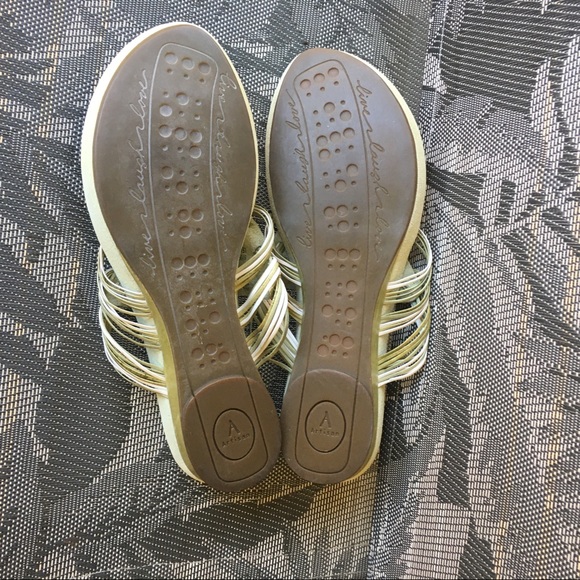 CLARK SANDALS. NWOT - Picture 4 of 4